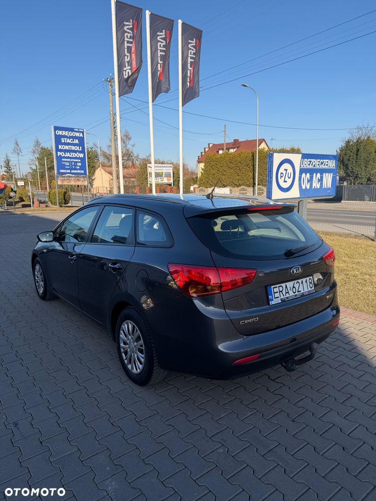 Kia Ceed 1.6 GDI ISG Dream Team Edition - 6