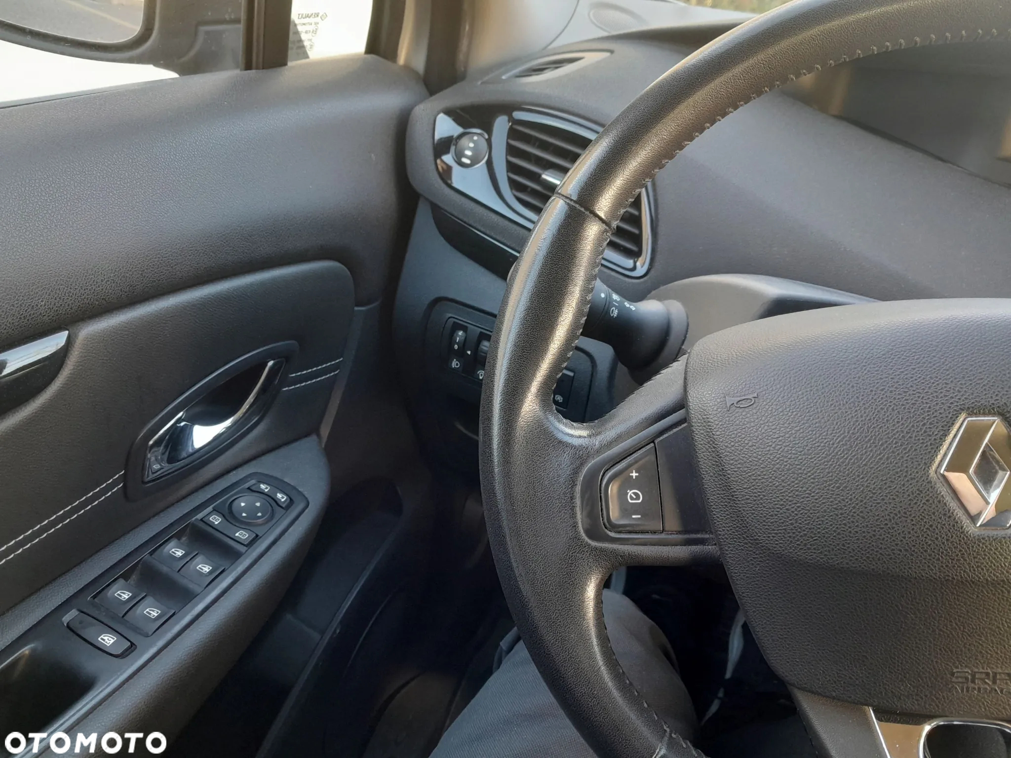 Renault Grand Scenic - 11