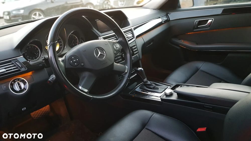 Mercedes-Benz Klasa E - 32