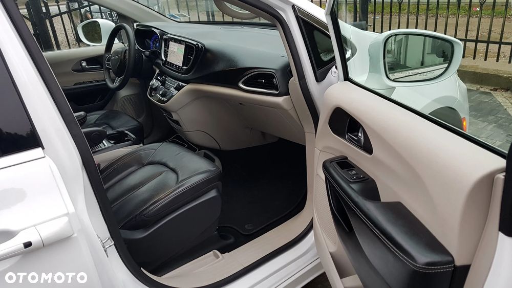 Chrysler Pacifica - 12