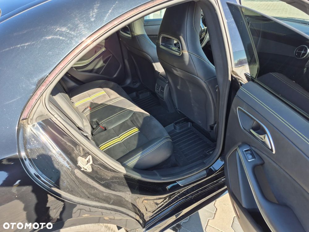 Mercedes-Benz CLA 250 7G-DCT - 19