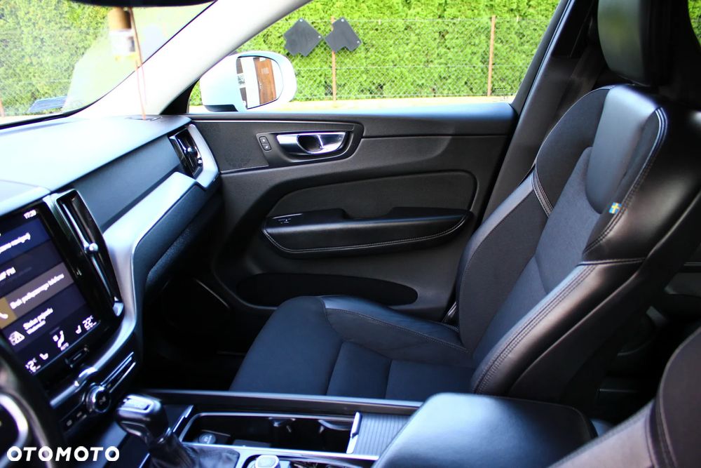 Volvo XC 60 D4 Momentum - 30