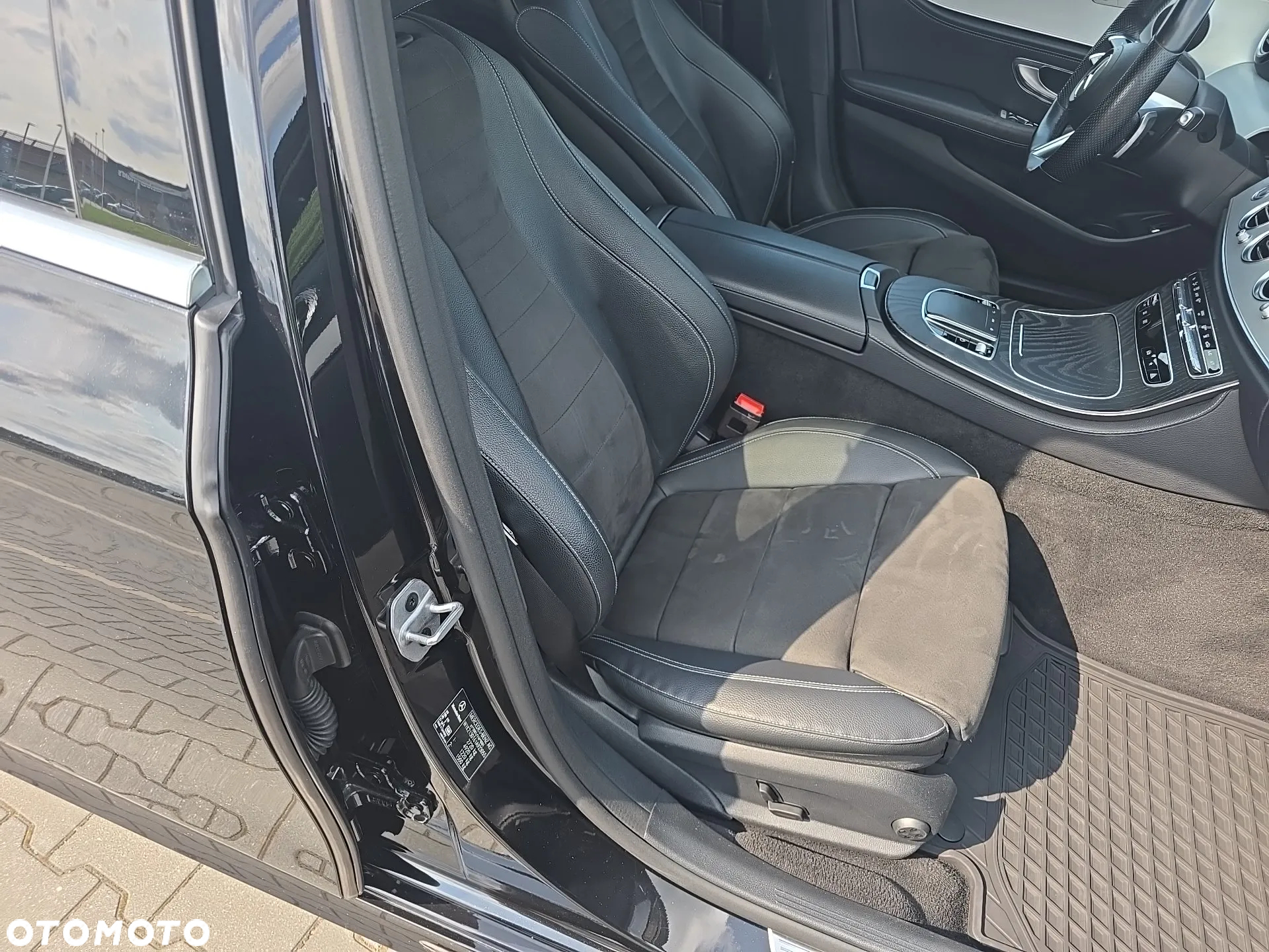 Mercedes-Benz Klasa E 300 de AMG - 18