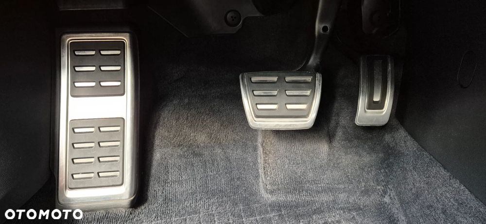 Volkswagen Passat - 11