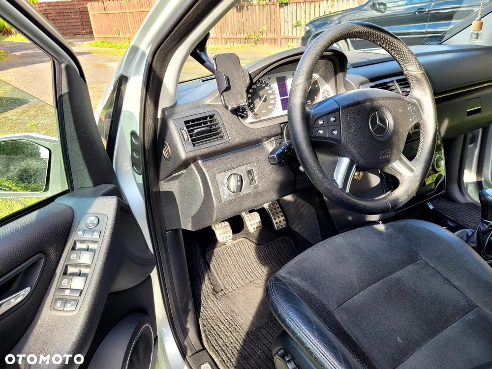 Mercedes-Benz Klasa B 200 CDI - 14