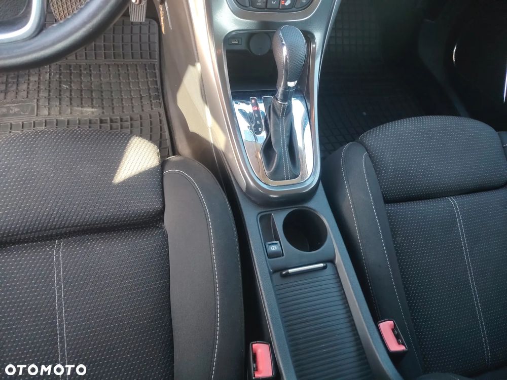 Opel Astra 1.6 T Cosmo - 12