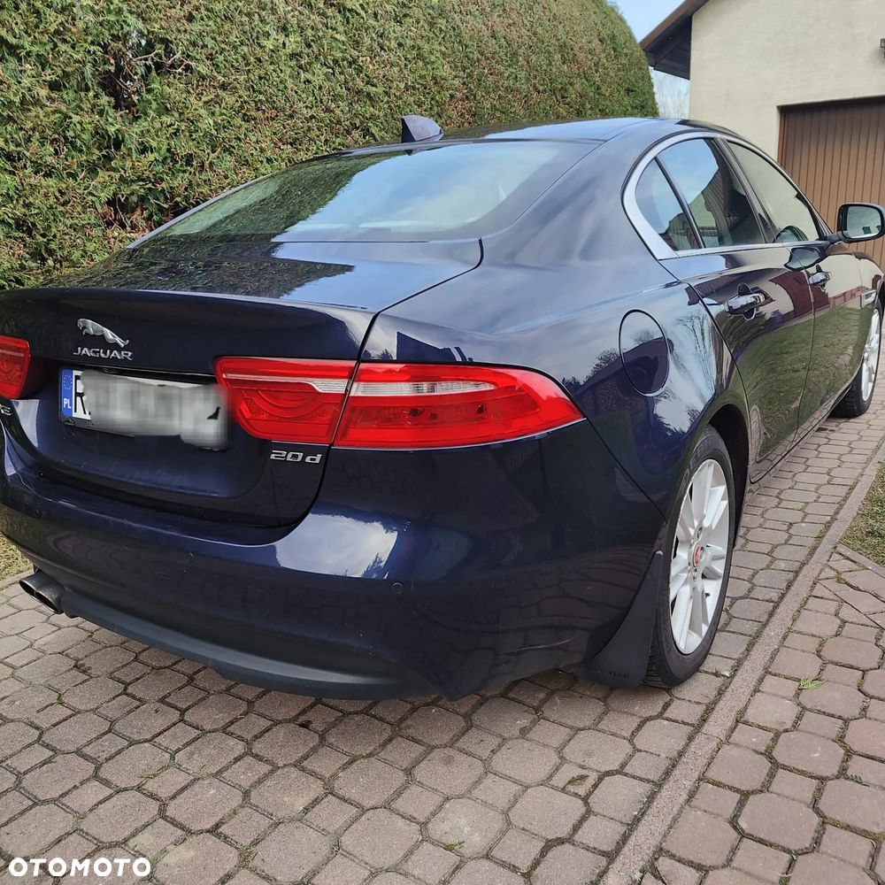Jaguar XE 2.0 D Prestige - 2