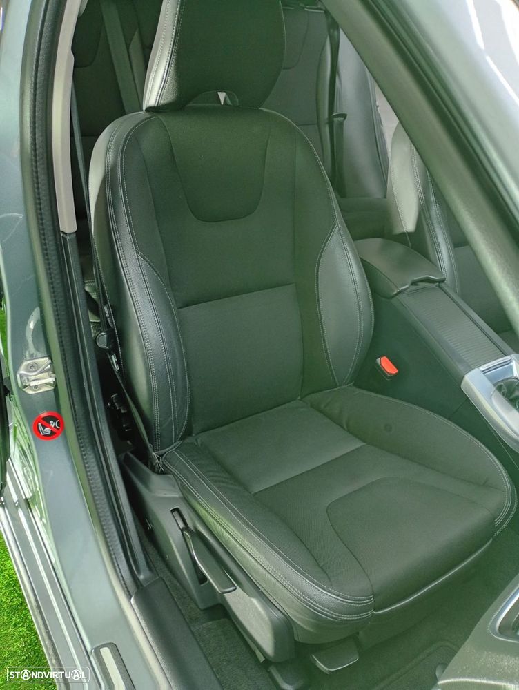 Volvo V60 2.0 D2 R-Design Momentum - 34