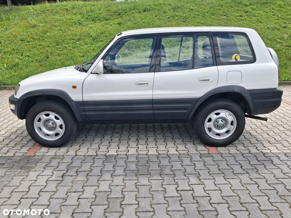 Toyota RAV4 2.0 GLi - 4