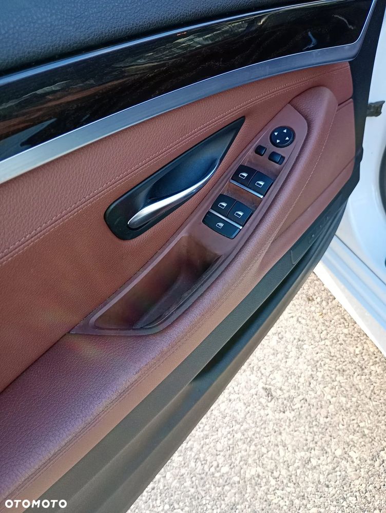 BMW Seria 5 528i xDrive Sport-Aut Luxury Line - 15