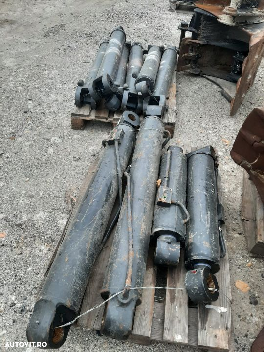 Cilindri brat spate  New Holland Lb 110 - 3
