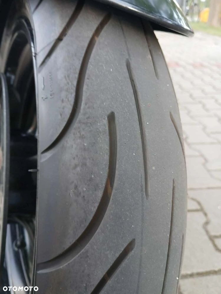 Suzuki GSR - 7