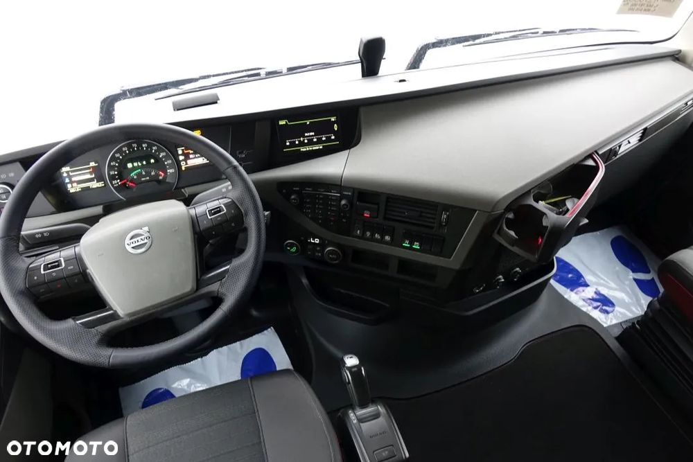 Volvo FH 500 GLOBETROTTER XL / STANDARD/ AUTOMAT / EURO 6 / KLIMATYZACJA POSTOJOWA/ 2 ZBIORNIKI PALIWA - 29