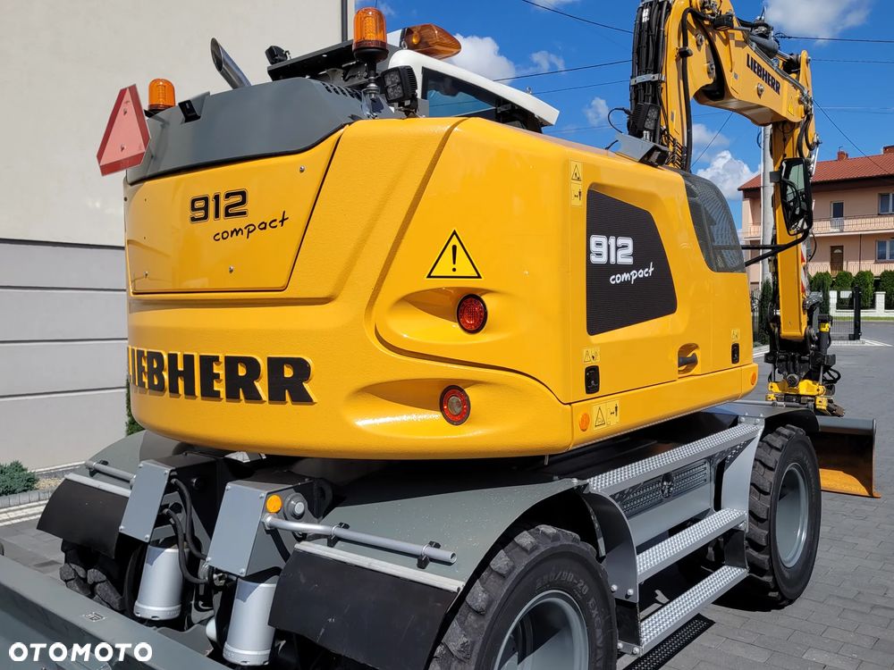 Liebherr A912 compact / ROTOTILT ze szczypcami / model 2018 / SUPER STAN / - 15