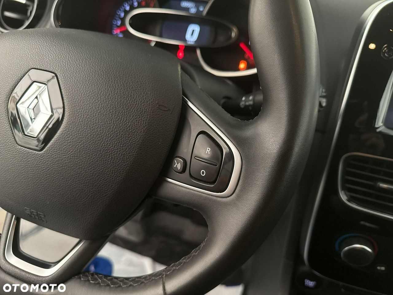 Renault Clio - 25