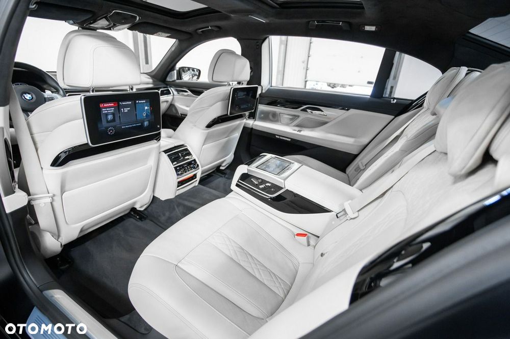 BMW Seria 7 M760Li xDrive - 22