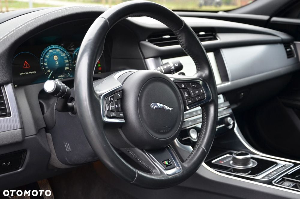 Jaguar XF 3.0 TDV6 R-Sport - 15
