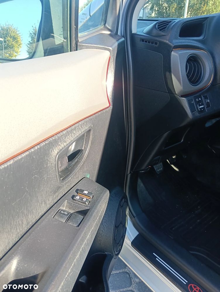 Toyota Yaris - 40