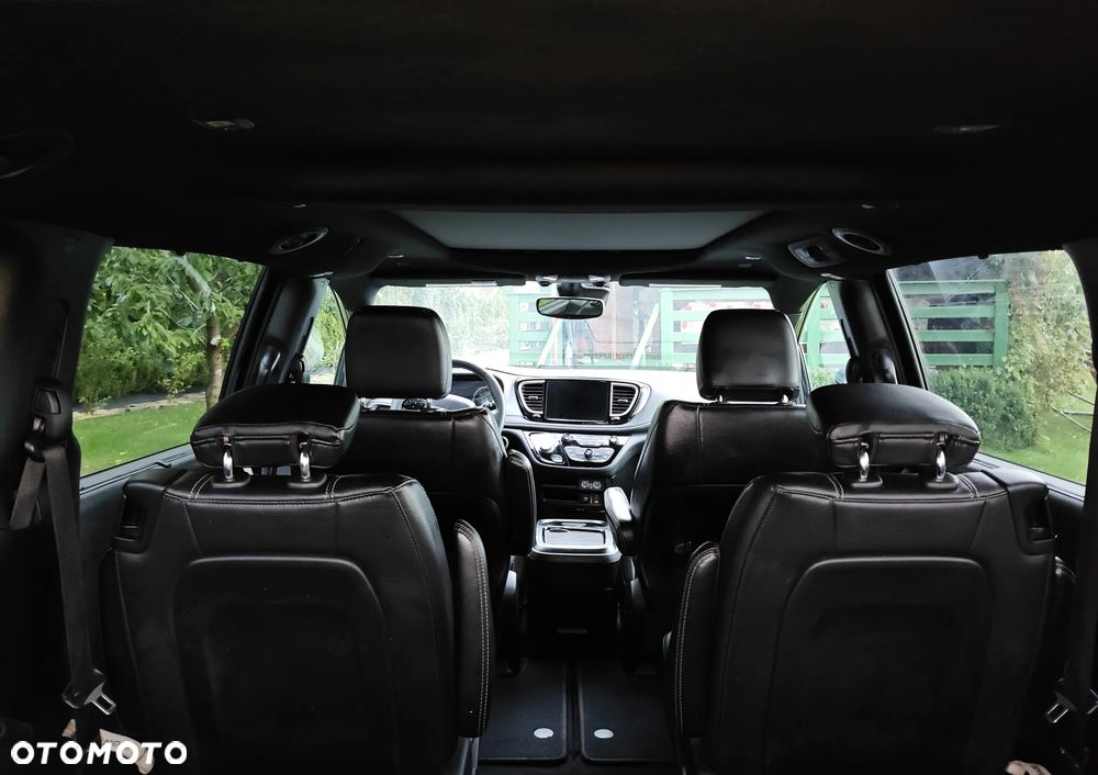 Chrysler Pacifica - 12