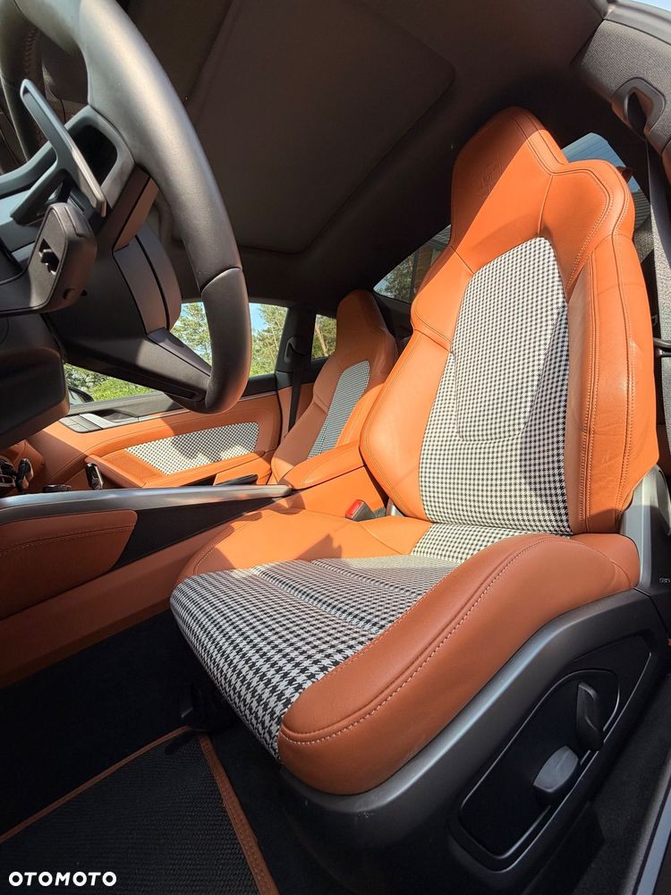 Porsche 911 Carrera 4S - 11