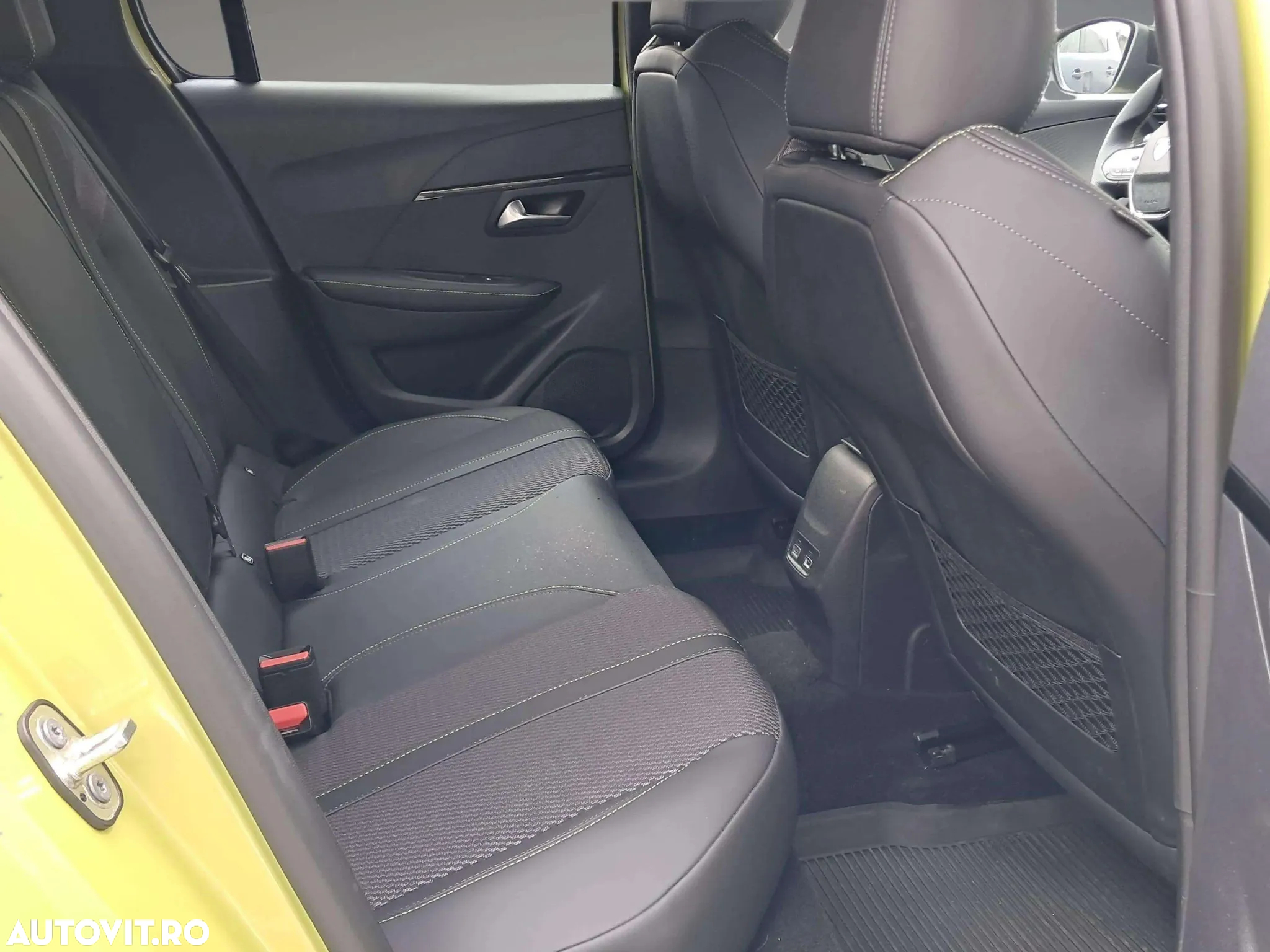 Peugeot 208 1.2L 100 e-DCS6 MHEV GT - 9