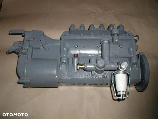 Pompa wtryskowa do ładowarki Ł-34 SW680/59/8