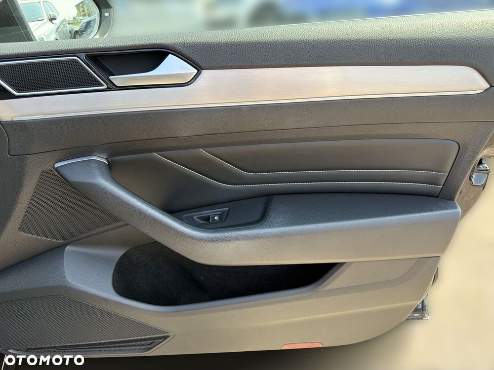 Volkswagen Passat 1.5 TSI EVO Elegance DSG - 36