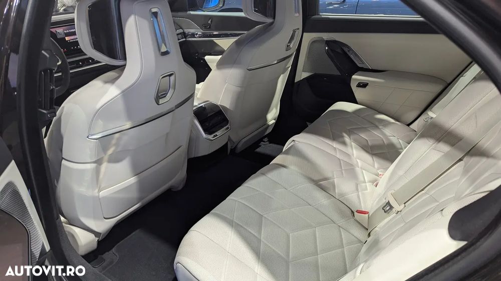 BMW Seria 7 - 13