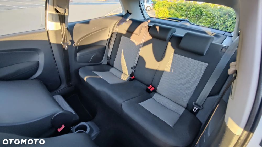 Volkswagen Polo 1.6 TDI Blue Motion Style - 28