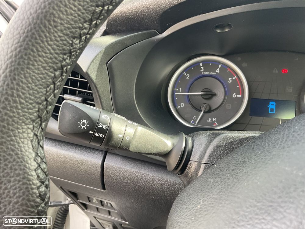 Toyota Hilux 2.4 D-4D 2WD CE - 30