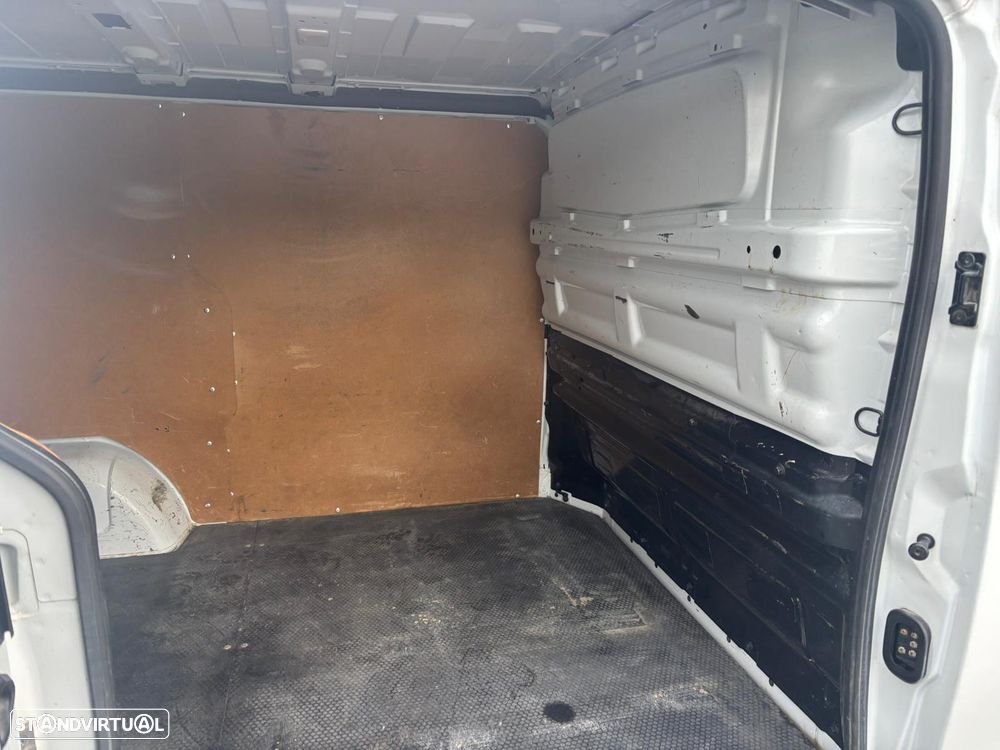 Renault Trafic 2.0 DCI IVA DEDUTIVEL A/C - 8