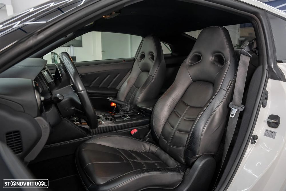 Nissan GT-R Prestige Edition - 10