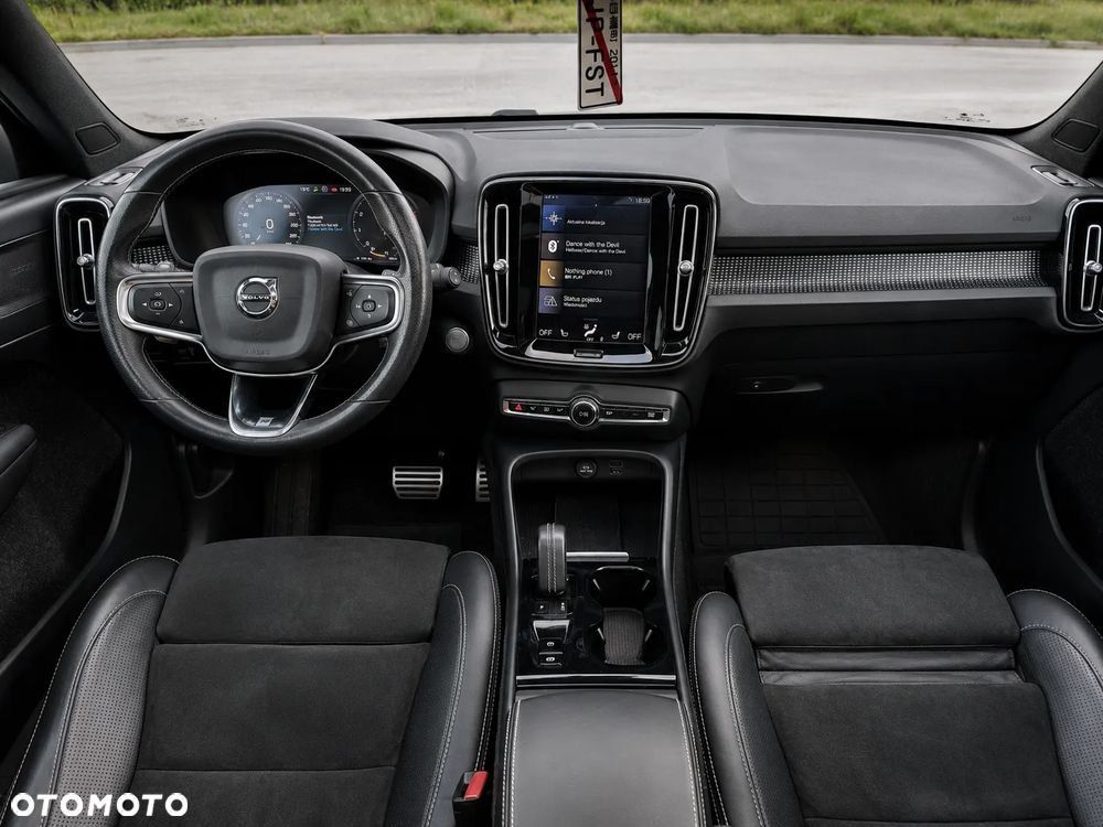 Volvo XC 40 B4 B R-Design - 12