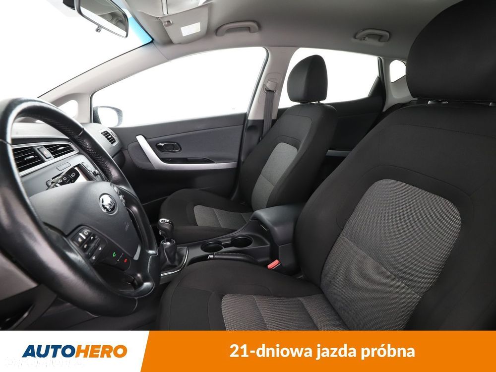Kia Ceed - 11