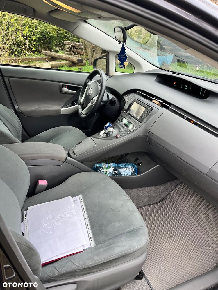 Toyota Prius 1.8 HSD Prestige - 8