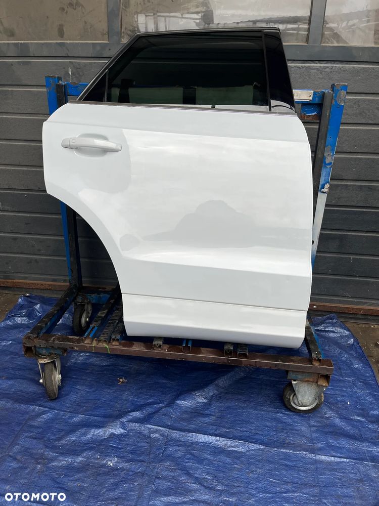 DRZWI Audi Q3 8U DRZWI PRAWY TYŁ LS9R DO ZAŁOŻENIA - 1