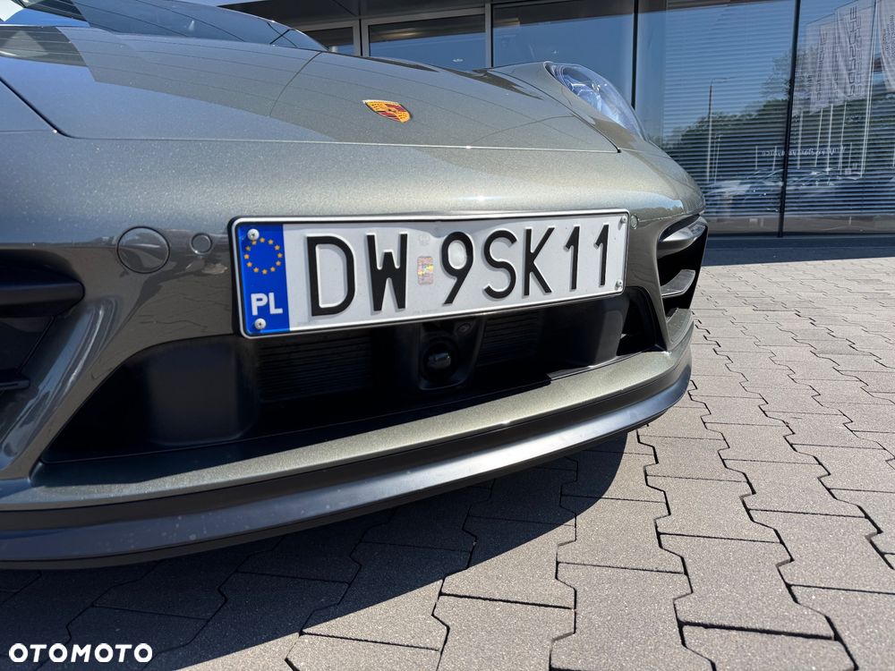 Porsche 911 Carrera 4 GTS - 24