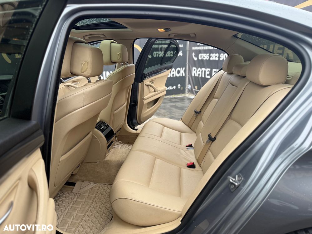BMW Seria 5 520d Aut. Luxury Line - 7