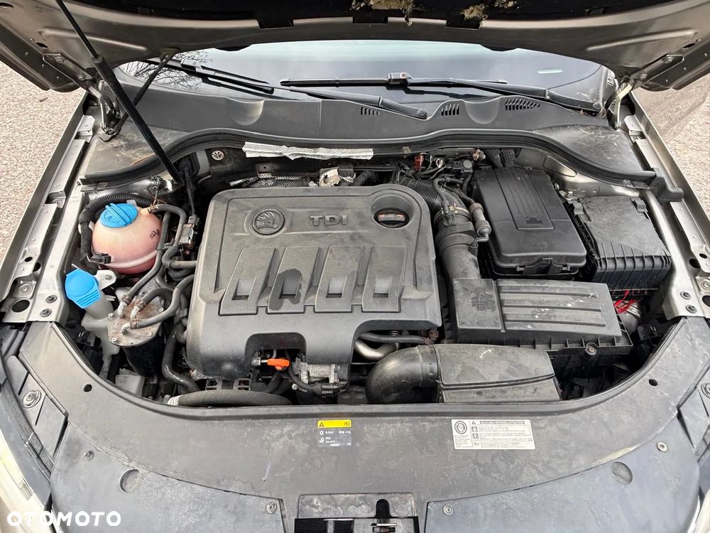 Volkswagen Passat 2.0 TDI Highline DSG - 27