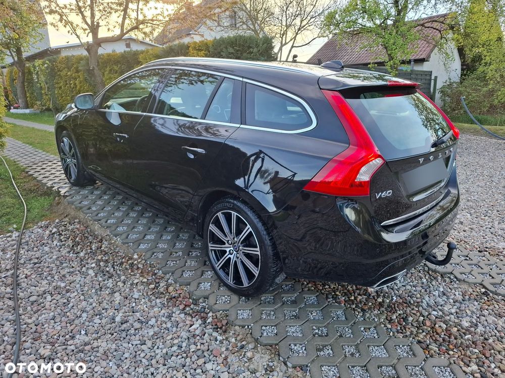Volvo V60 D6 AWD Plug-in Hybrid Summum - 11