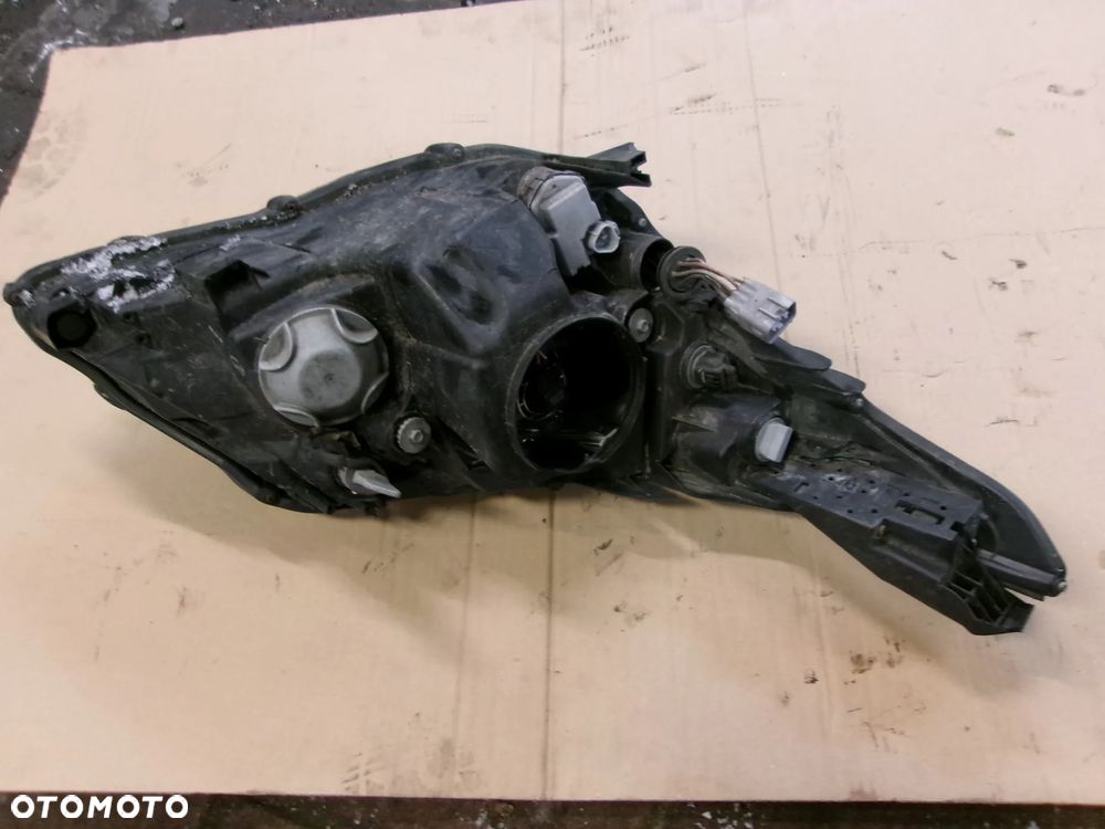 LAMPA LEWA TOYOTA AVENSIS T27 12-15 - 2