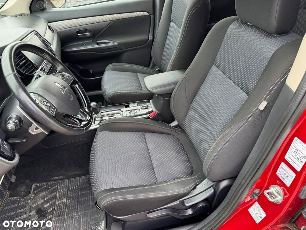 Mitsubishi Outlander - 24