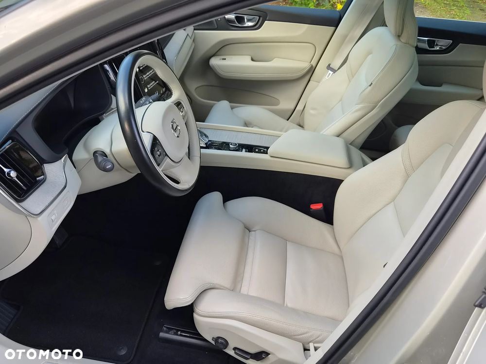 Volvo XC 60 B4 D AWD Essential - 20