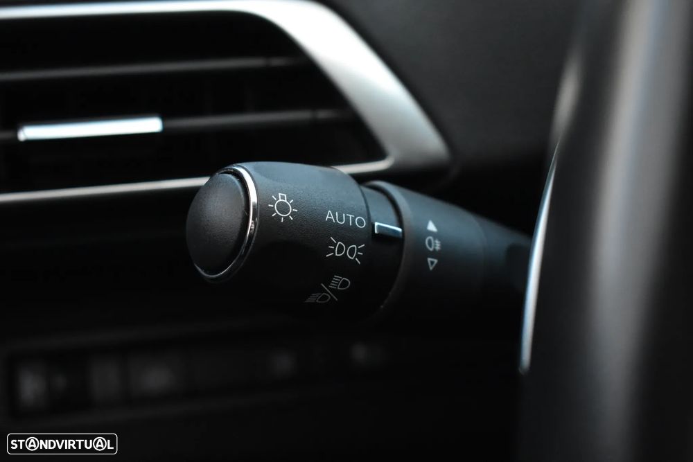 Peugeot 3008 1.6 Hybrid Allure e-EAT8 - 33