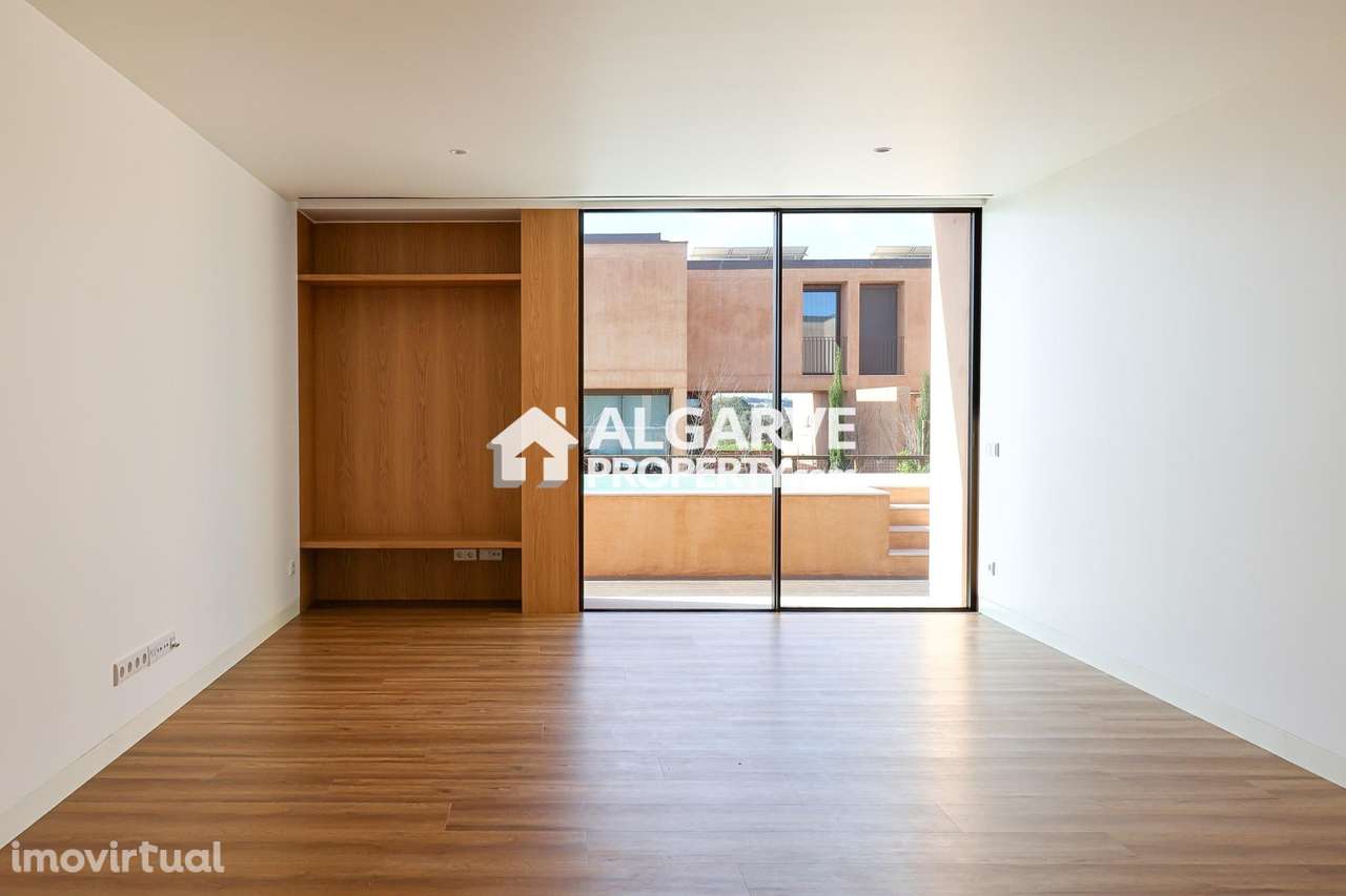 Moradia T3 com piscina e Jardim em Vilamoura - Grande imagem: 4/28