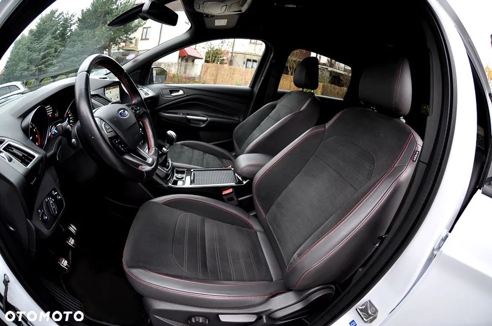 Ford Kuga 1.5 EcoBoost 2x4 ST-Line - 25