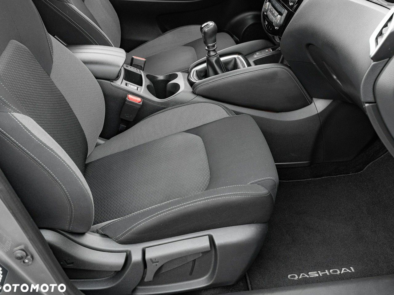 Nissan Qashqai 1.3 DIG-T N-Connecta - 31