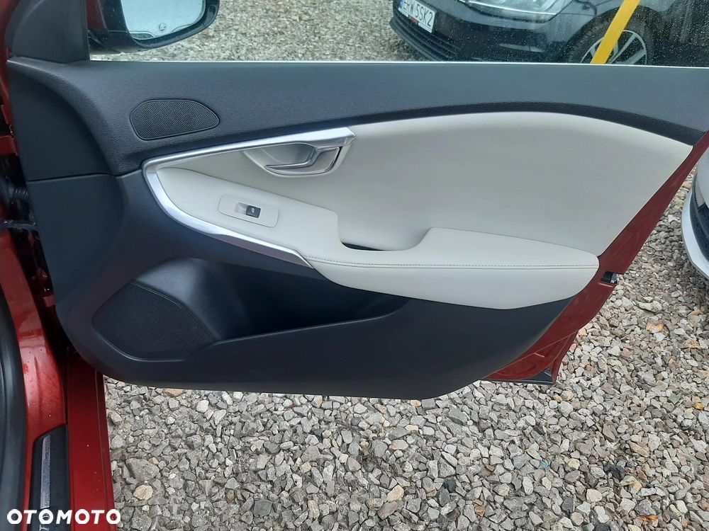 Volvo V40 D2 Summum - 22