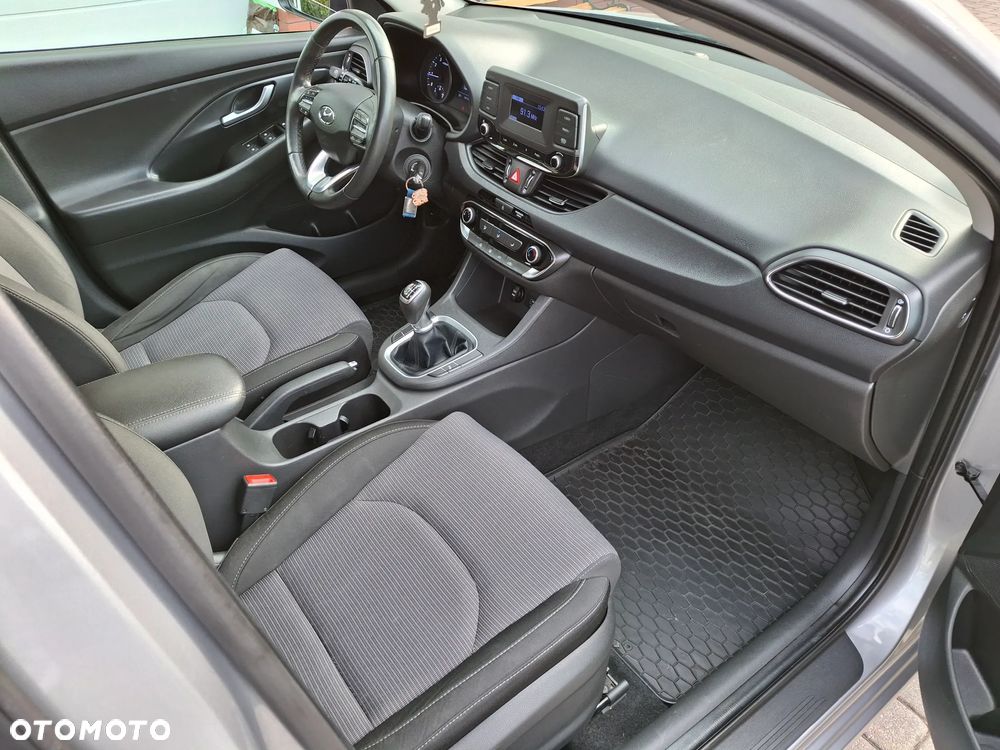 Hyundai i30 1.5 DPI Classic + - 18