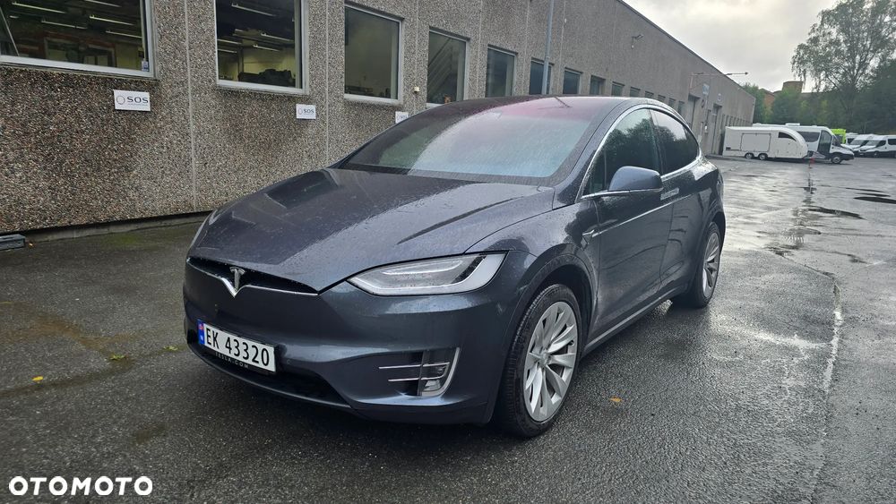 Tesla Model X - 1